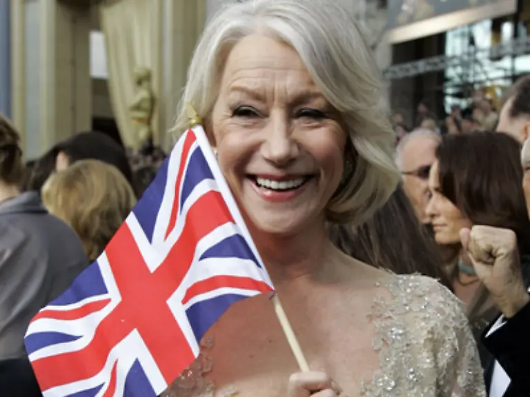 Letztendlich-holte-sie-die-Favoritin-sich-den-Goldjungen-Helen-Mirren-wurde-fuer-ihre-Verkoerperung-der-Queen-im-gleichnamigen-Film