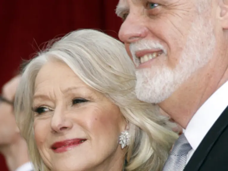 von-Stephen-Frears-mit-dem-Oscar-fuer-die-beste-Hauptrolle-ausgestattet-Neben-ihrem-Gatten-Taylor-Hackford-hat-sie-nun-noch-einen-Mann-im-Haus