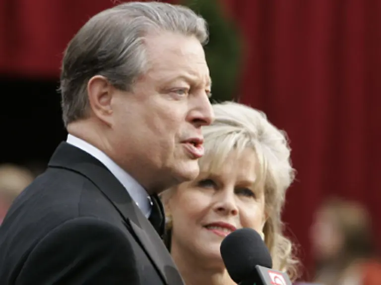 Er-gehoerte-zu-den-Gewinnern-Al-Gore-mit-Gattin-Tipper-erhielt-zwei-Oscars-fuer-seine-Unbequeme-Wahrheit