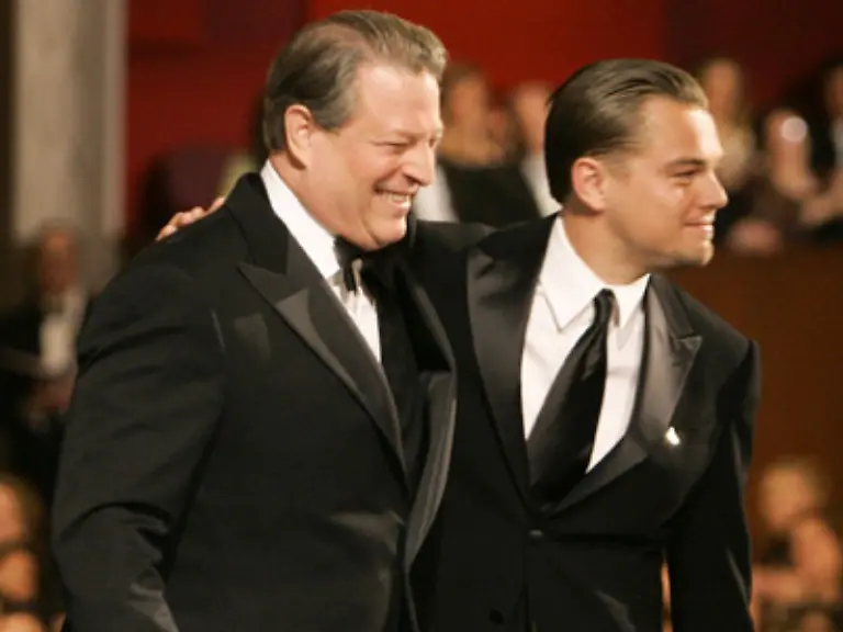 Leonardo-diCaprio-konnte-es-waehrend-der-Show-nicht-lassen-zu-versuchen-den-ehemaligen-Vizepraesidenten-der-USA-dazu-zu-bringen-noch-einmal-zu-kandidieren