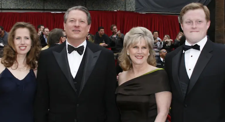Al-Gores-Familie-findet-den-Umstand-dass-Vater-und-Ehemann-sich-anderen-Themen-als-der-Politik-widmet-zu-gut-um-ihn-aufzugeben-Al-Gore-bleibt-also-Umweltaktivist