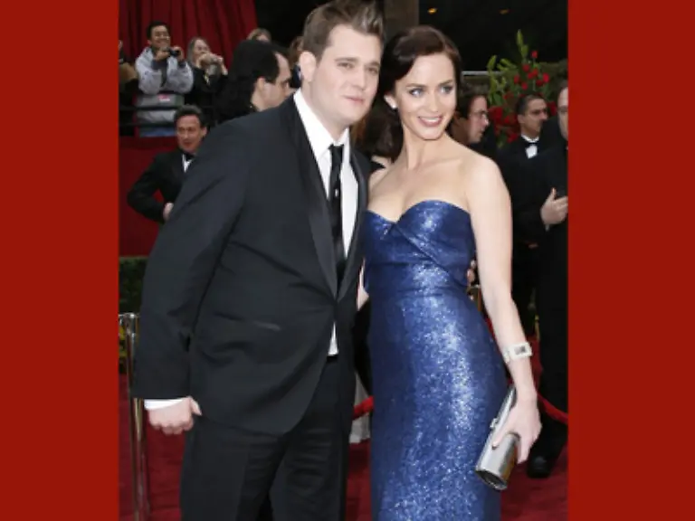 Ungewoehnlich-aber-auch-dass-so-ein-schicker-Saenger-wie-Michael-Bubl-seinen-zu-kleinen-Anzug-aus-der-Mottenkiste-geholt-hat-Freundin-Emily-Blunt-ist-da-eindeutig-stilsicherer