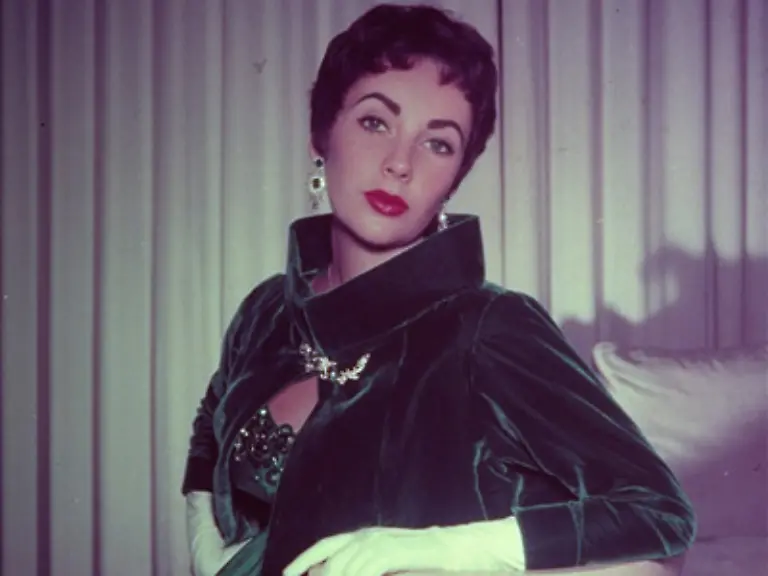 Wer-kann-schon-mehr-als-50-Filme-hindurch-glaubwuerdig-die-Starrolle-verkoerpern