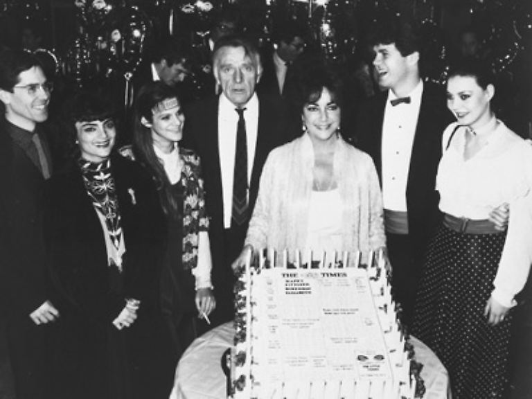 ... und über Jahrzehnte hinweg der Liebling der Klatschspalten bleiben?