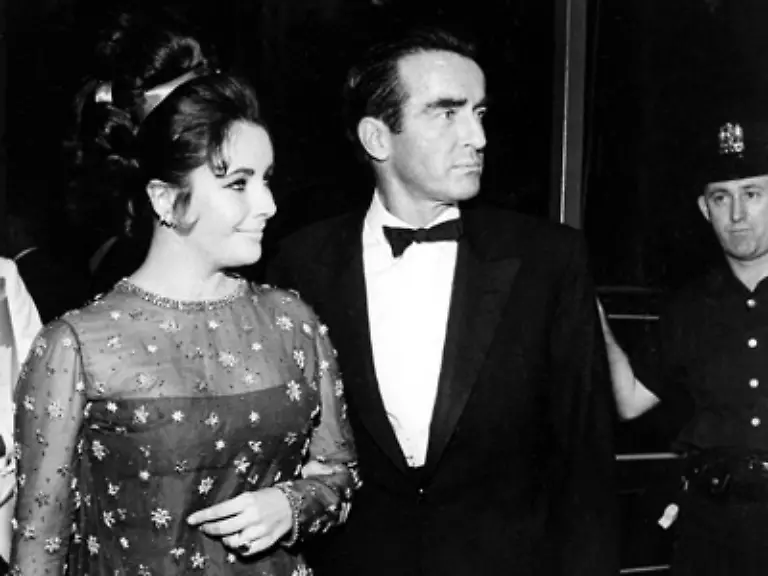 In-der-Oeffentlichkeit-laesst-sich-Taylor