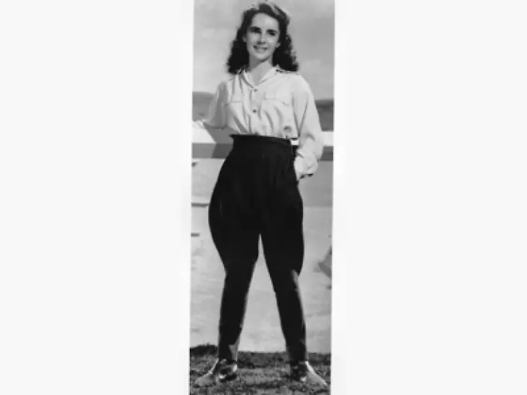 Kurz-vor-dem-Zweiten-Weltkrieg-zogen-ihre-amerikanischen-Eltern-nach-Los-Angeles-zurueck