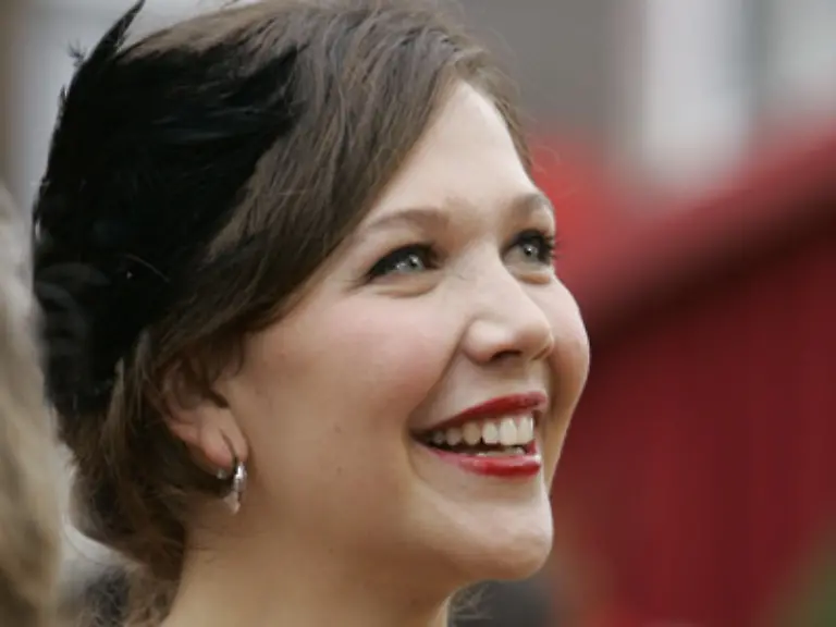 Maggie-Gyllenhall-strahlt-ganz-ohne-Grund-also-jedenfalls-wissen-wir-von-nichts