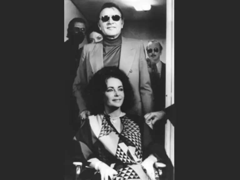 Es-muss-ins-Streckbett-bis-es-sich-Dauerschaeden-am-Ruecken-holt-Das-wird-ihr-spaeter-immer-wieder-zum-Verhaengnis