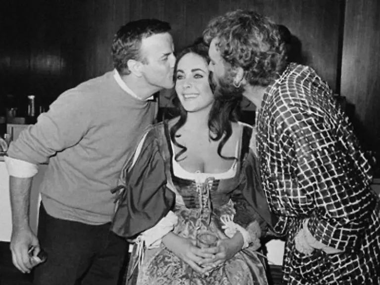 Wie-Perlen-an-einer-Schnur-folgen-jetzt-Jahr-auf-Jahr-die-grossen-Klassiker-Das-Land-des-Regenbaums-1957-Die-Katze-auf-dem-heissen-Blechdach-1958-und-Ploetzlich-im-letzten-Sommer-1959