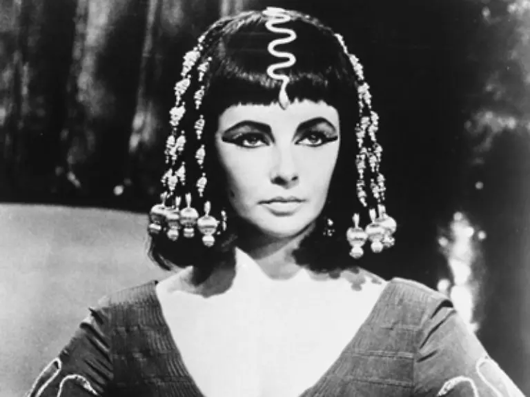 Cleopatra-1963-schliesslich-wird-ein-Doppelcoup-Als-erste-Schauspielerin-ueberhaupt-bekommt-Taylor-eine-Gage-von-einer-Million-Dollar