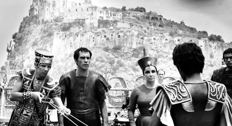 Das-Studio-sagte-No-problem-Mrs-Taylor-hatte-die-bis-dahin-hoechste-Gage-fuer-einen-weiblichen-Star-in-der-Tasche