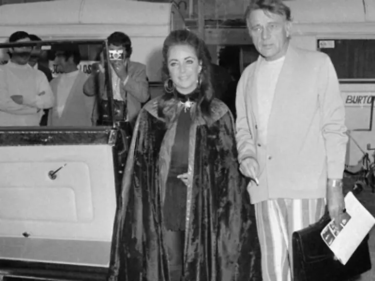 und-bleiben-in-einer-publikumswirksam-aufbereiteten-Hassliebe-zunaechst-zehn-Jahre-zusammen