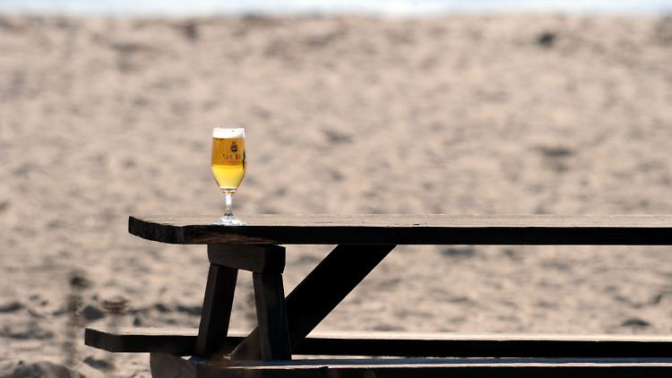 Schon das erste Feierabendbier kann das Krebsrisiko erhöhen.