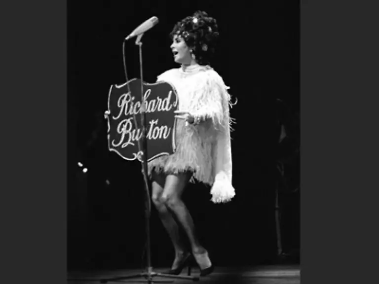 Richard-Burton-war-ihre-grosse-Liebe-das-ist-klar-Wenn-die-beiden-in-Hotels-eincheckten-dann-buchten-sie-immer-eine-ganze-Etage