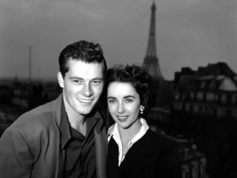 und-damals-dachte-noch-keiner-an-Paris-ausser-man-war-dort