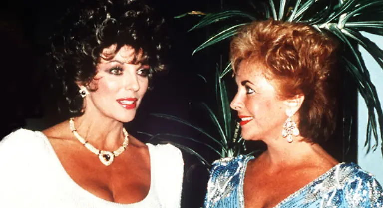 nahm-es-anderen-Frauen-nicht-uebel-wenn-sie-sich-als-Look-Alikes-versuchten-in-diesem-Falle-Joan-Collins