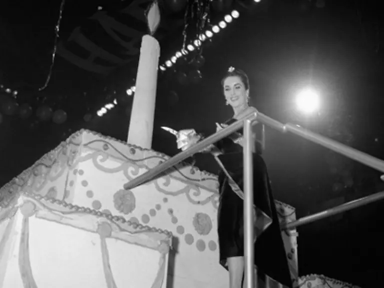 die-mit-ihrer-zweiten-grossen-Liebe-Mike-Todd-der-bei-einem-Flugzeugabsturz-ums-Leben-kam