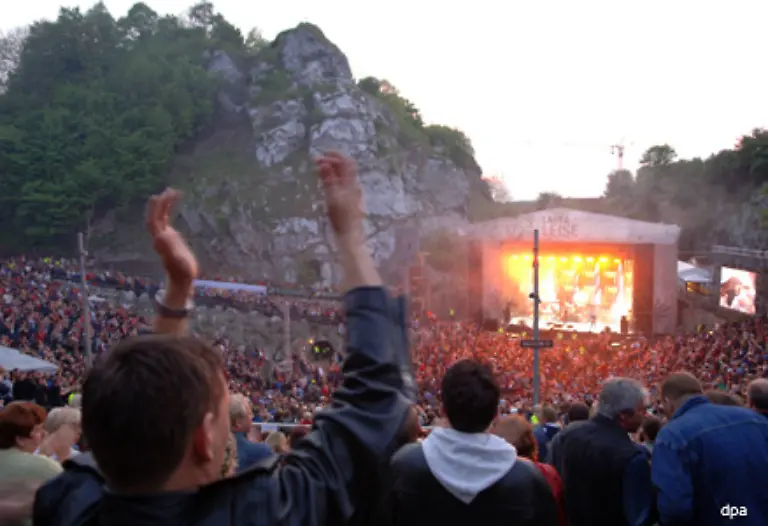 1952-entschied-man-sich-dafuer-das-Kalkbergstadion-als-Spielstaette-fuer-die-Karl-May-Festspiele-zu-nutzen-Mittlerweile-finden-dort-auch-Open-Air-Konzerte-statt