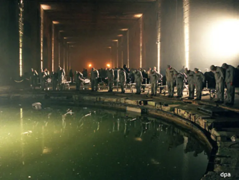 In-dem-Bunker-der-nicht-fertiggestellt-wurde-sollten-U-Boote-gebaut-werden-und-vom-Stapel-laufen-Heute-benutzt-ihn-die-Bundeswehr-als-Depot-Zwischen-1999-und-2005-fanden-hier-ausserdem-Theaterauffuehrungen-statt