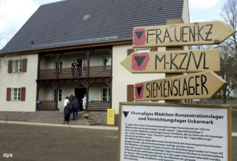 Vielerorts-weisen-Dokumentationszentren-auf-die-grausame-Geschichte-der-Gebaeude-hin-Die-Jugendherberge-Ravensbrueck-entstand-auf-dem-Areal-des-einstigen-Frauen-Konzentrationslagers-133-000-Frauen-und-Kinder-waren-dort-zwischen-1939-und-1945-gefangen-Zehntausende-kamen-ums-Leben