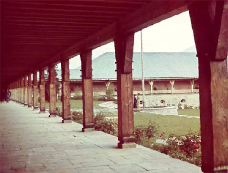 1934-war-der-Komplex-als-NSDAP-Ordensburg-Sonthofen-von-der-Deutschen-Arbeitsfront-errichtet-worden-Er-diente-der-Schulung-von-Parteikadern-im-letzten-Kriegsjahr-auch-als-Lazarett-Mittlerweile-wird-ueber-eine-zivile-Nutzung-der-Burg-nachgedacht