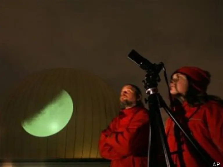 Bei-uns-koennen-Sie-die-Mondfinsternis-zum-ersten-Mal-sehen-und-wenn-Sie-nachts-schon-in-Bochum