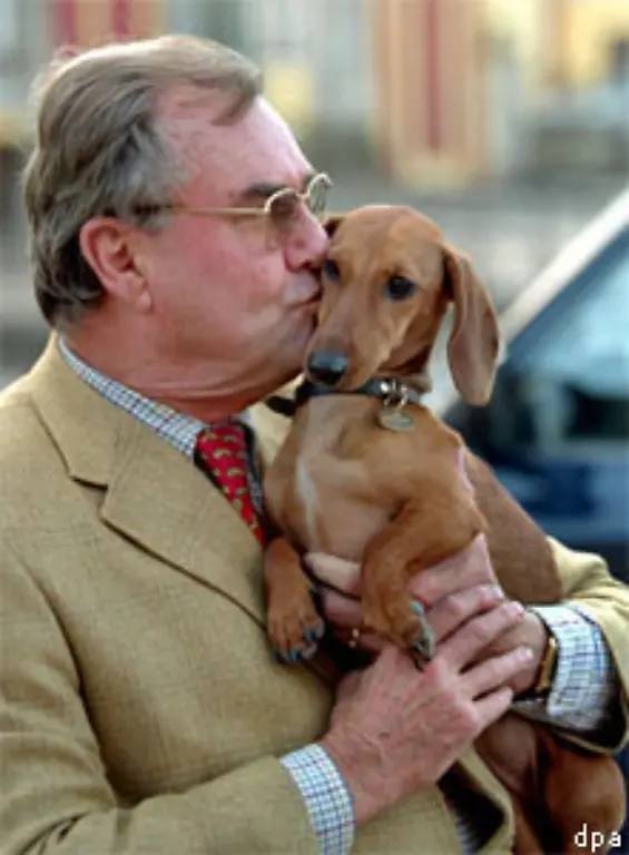 Prinz-Henrik-widmete-Hofdackel-Evita-sogar-ein-Gedicht-Ich-liebe-es-dein-Fell-zu-streicheln-Du-lieber-du-besonderer-Hund