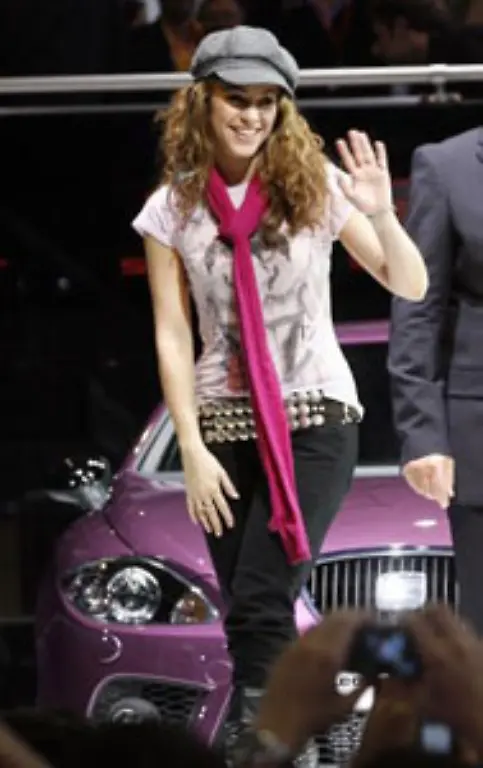 Selbst-Superstar-Shakira-kam-schon-am-Pressetag-vorbei-um-den-Autos-ein-Liedchen-zu-traellern
