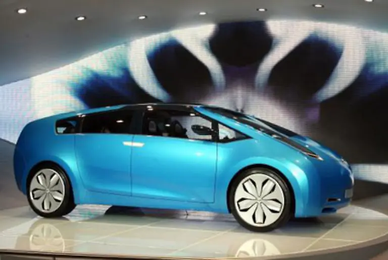 Als-Umweltengel-der-Branche-gilt-derzeit-Toyota-Auch-in-Genf-glaenzt-der-japanische-Autobauer-mit-sparsamen-Benzin-und-Elektromotoren-und-einer-Studie-mit-Namen-Hybrid-X