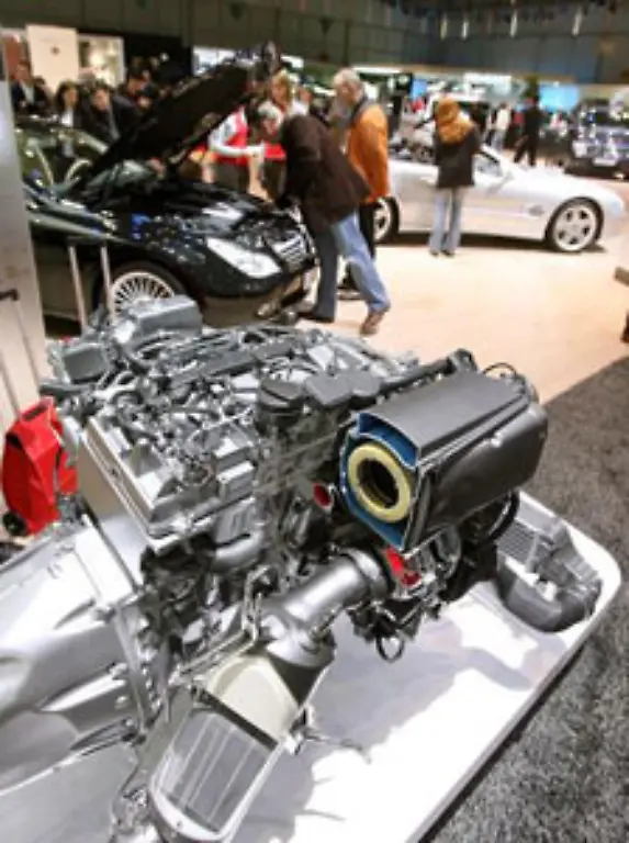 Aber-uneinsichtig-ist-man-bei-Porsche-nicht-der-Autobauer-arbeitet-an-der-Verbrauchssenkung-seiner-Benzin-Motoren-und-will-bis-Ende-des-Jahrzehnts-einen-Hybrid-Motor-anbieten