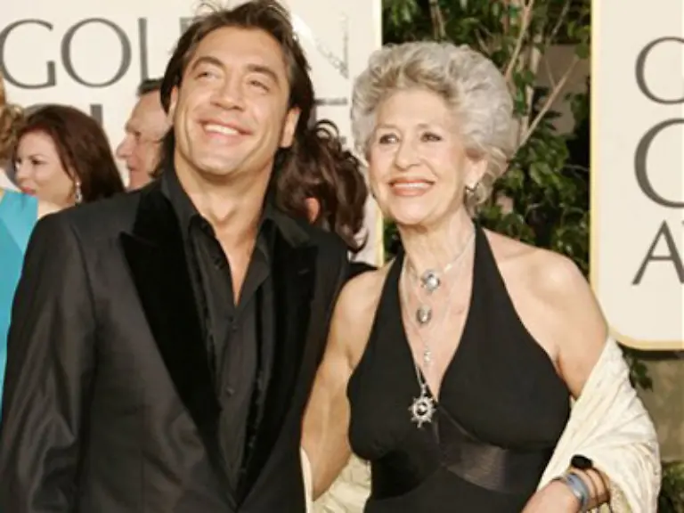 Auch-die-Aehnlichkeit-ist-immer-wieder-frappierend-Bei-Javier-Bardem-sehen-wir-Der-kommt-aus-einem-guten-Stall-Mama-ist-muy-elegante-und-laesst-einen-huebschen-Alterungsprozess-fuer-ihn-erwarten