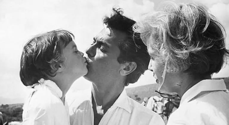 Und-wer-ist-diese-huebsche-Kleinfamilie-Das-sind-die-Curtis-Leighs-mit-Baby-Jamie