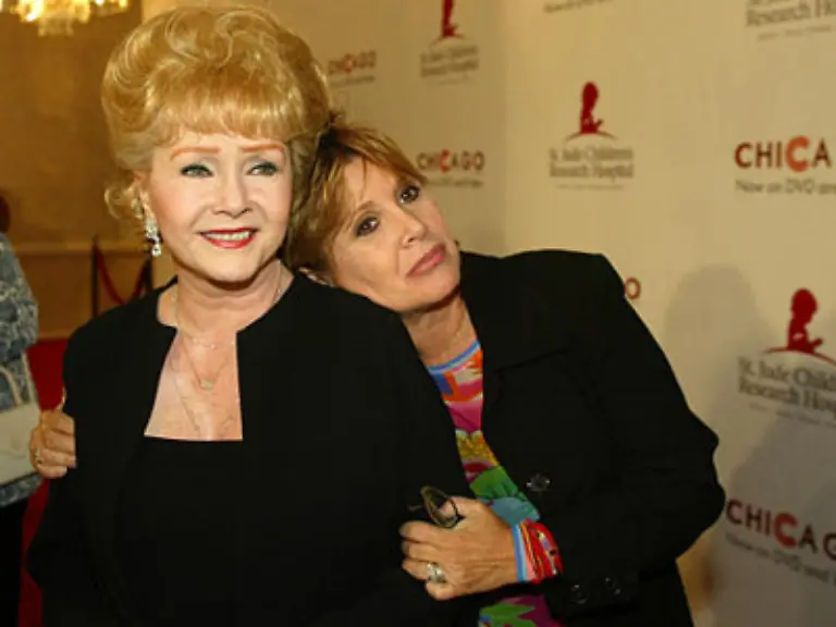 Carrie-Fisher-r-war-Prinzessin-Leia-in-Krieg-der-Sterne-und-ist-jetzt-eine-erfolgreiche-Drehbuchautorin-Mutter-Debbie-Reynolds-war-der-Star-in-Singin-in-the-Rain