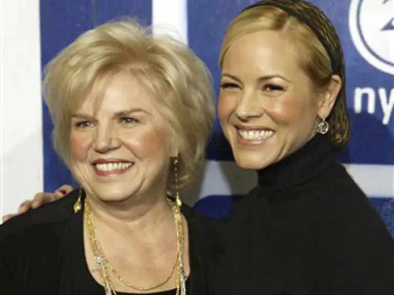 Maria-Bello-mit-ihrer-Mama-einer-Lehrerin-und-Schulkrankenschwester