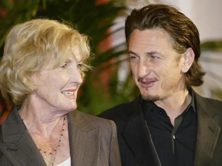 Jetzt-wissen-wir-endlich-wie-die-Frau-aussieht-die-diesen-ewigen-angry-young-man-als-Sohn-hat-Sean-Penn-und-seine-Mutter