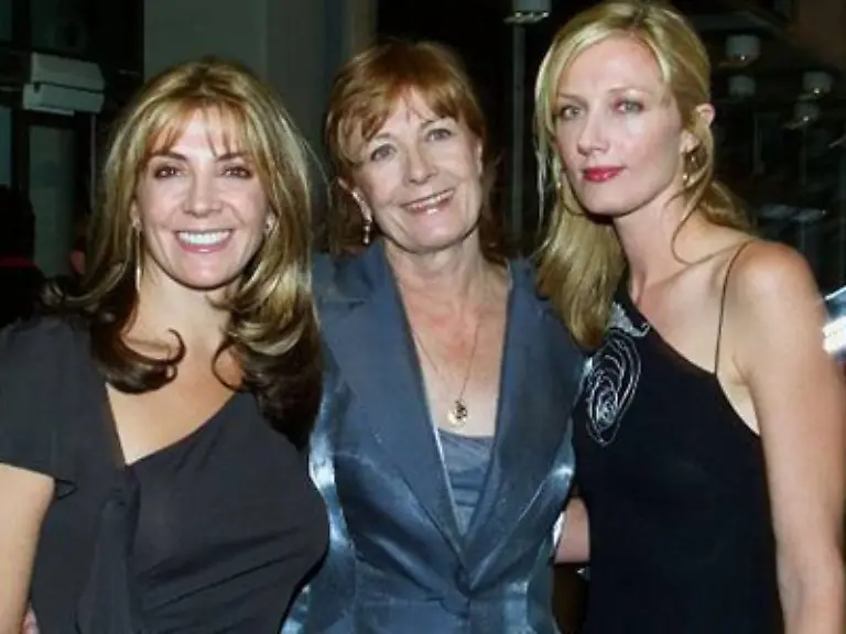 Natasha-Richardson-links-verheiratet-mit-Liam-Neeson-und-Joelie-Richardson-koennte-man-aus-der-Serie-Nip-Tuck-kennen