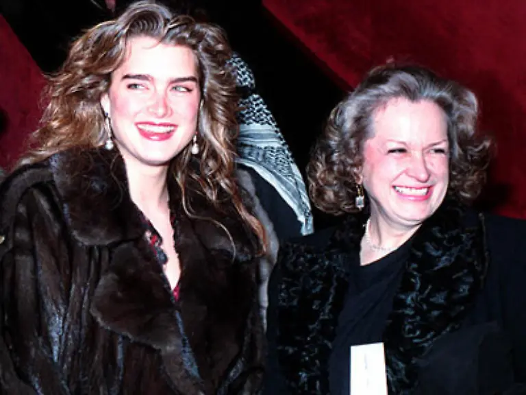 Ein-ganz-anderes-Beispiel-Wenn-meine-Tochter-mal-gross-ist-soll-sie-das-machen-was-ich-leider-nie-erreicht-habe-Klappt-auch-jedenfalls-muesste-Brooke-Shields-die-Ansprueche-ihrer-Mutter-mehr-als-erfuellt-haben