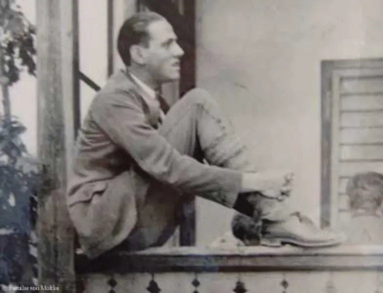 Er-galt-als-eloquent-charmant-und-offen-ein-gut-aussehender-grosser-Mann