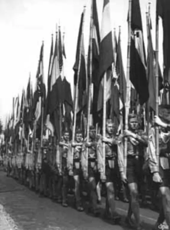 Helmuth-von-Moltke-war-von-vornherein-ein-Gegner-des-nationalsozialistischen-Staates-der-ihm-als-Ausdruck-der-Enge-und-der-Gewalt-der-Ueberheblichkeit-der-Intoleranz-und-des-Absoluten-erbarmungslos-Konsequenten-erschien-wie-er-kurz-vor-seinem-Tod-schrieb