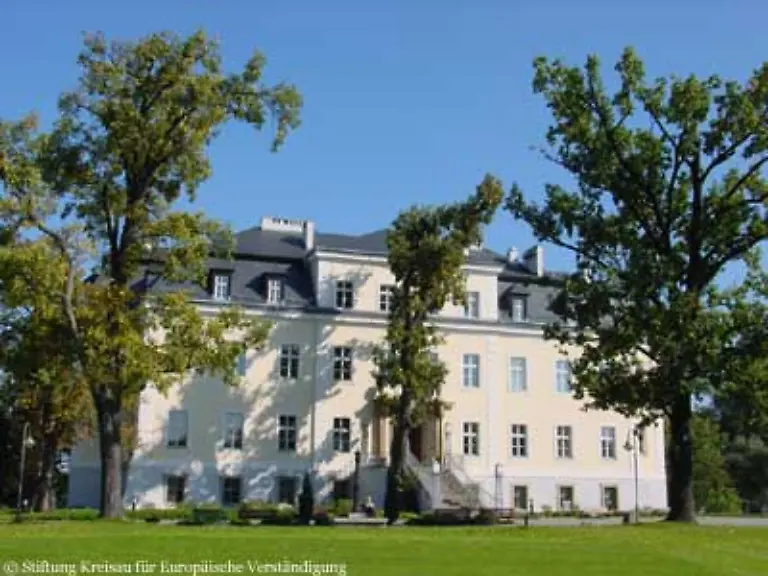 Im-Kreisauer-Kreis-wie-die-Gestapo-die-Gruppe-nach-der-Entdeckung-nannte-entwarfen-die-Freunde-Plaene-fuer-ein-demokratisches-Deutschland-nach-dem-verlorenen-Krieg