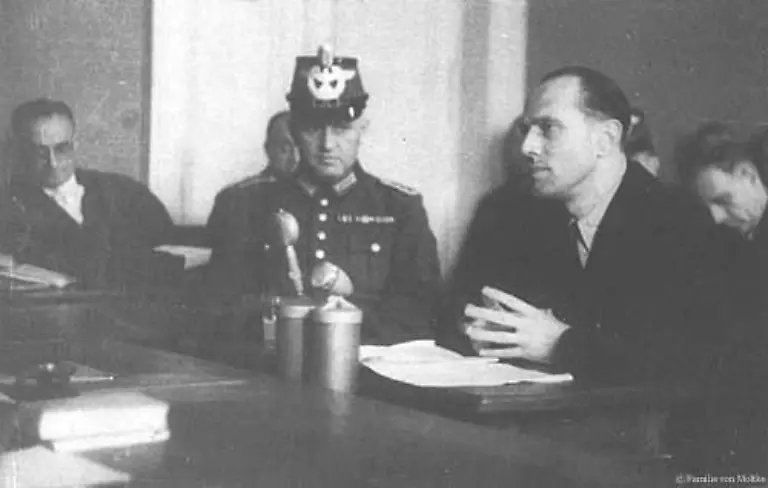 Moltke-wurde-im-Januar-1944-ein-halbes-Jahr-vor-dem-Attentat-verhaftet-nachdem-er-einen-Freund-vor-der-Gestapo-gewarnt-hatte