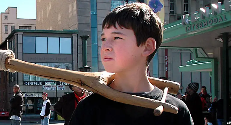 Artikel-4-Niemand-darf-in-Sklaverei-oder-Leibeigenschaft-gehalten-werden-Sklaverei-und-Sklavenhandel-in-allen-ihren-Formen-sind-verboten