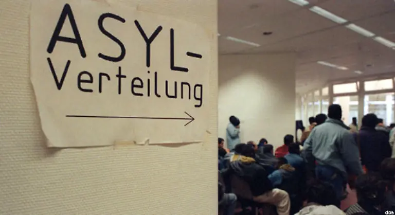 Artikel-14-1-Jeder-hat-das-Recht-in-anderen-Laendern-vor-Verfolgung-Asyl-zu-suchen-und-zu-geniessen