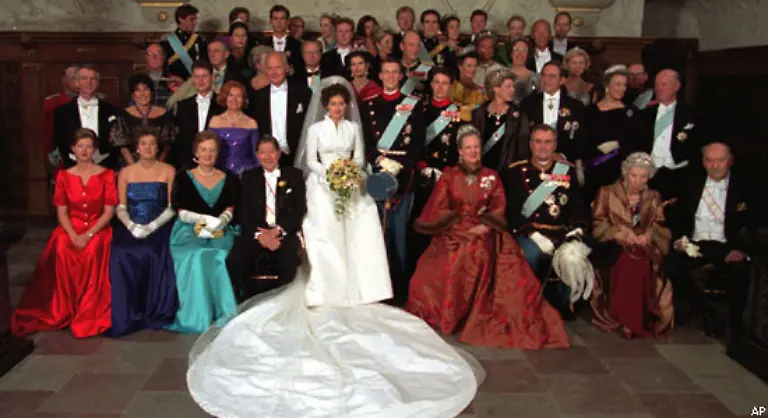 Artikel-16-1-Heiratsfaehige-Maenner-und-Frauen-haben-ohne-jede-Beschraenkung-auf-Grund-der-Rasse-der-Staatsangehoerigkeit-oder-der-Religion-das-Recht-zu-heiraten-und-eine-Familie-zu-gruenden