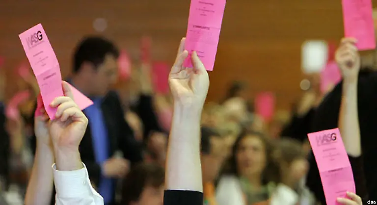 Artikel-21-1-Jeder-hat-das-Recht-an-der-Gestaltung-der-oeffentlichen-Angelegenheiten-seines-Landes-unmittelbar-oder-durch-frei-gewaehlte-Vertreter-mitzuwirken