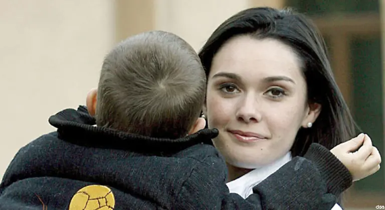 Artikel-25-2-Muetter-und-Kinder-haben-Anspruch-auf-besondere-Fuersorge-und-Unterstuetzung-Alle-Kinder-eheliche-wie-aussereheliche-geniessen-den-gleichen-sozialen-Schutz