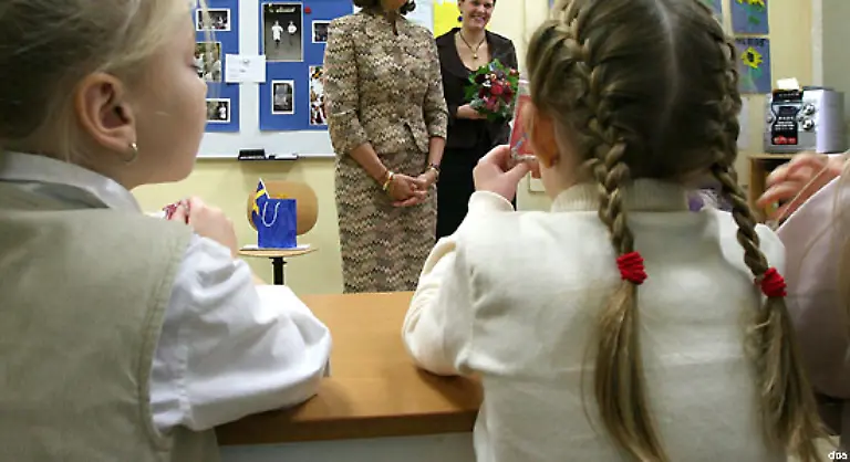 Der-Grundschulunterricht-ist-obligatorisch-Fach-und-Berufsschulunterricht-muessen-allgemein-verfuegbar-gemacht-werden-und-der-Hochschulunterricht-muss-allen-gleichermassen-entsprechend-ihren-Faehigkeiten-offenstehen