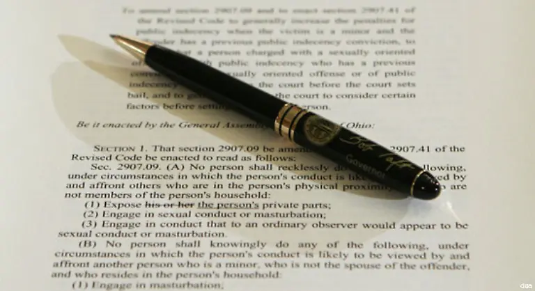 Artikel-30-Keine-Bestimmung-dieser-Erklaerung-darf-dahin-ausgelegt-werden-dass-sie-fuer-einen-Staat-eine-Gruppe-oder-eine-Person-irgendein-Recht-begruendet-eine-Taetigkeit-auszuueben-oder-eine-Handlung-zu-begehen