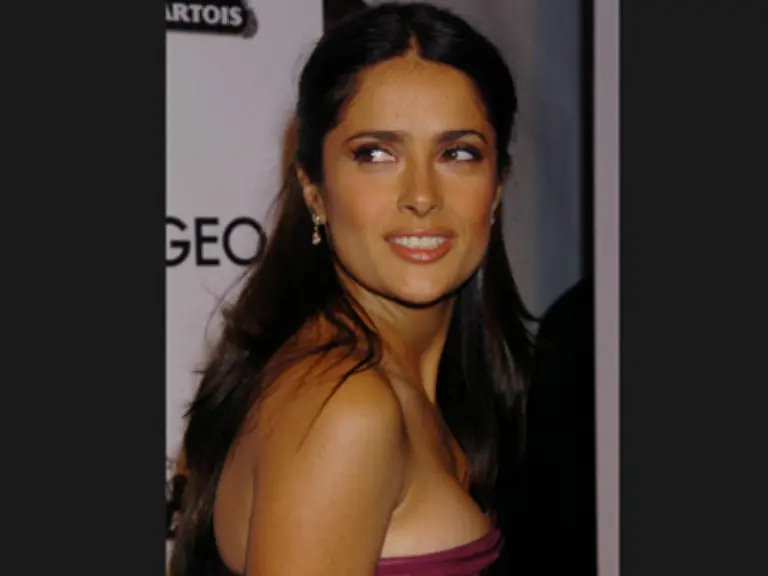 Mit-sechzehn-brach-Salma-Hayek-die-Schule-ab