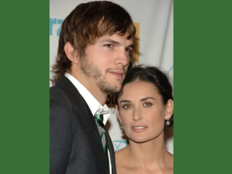 Seit-sie-2003-mit-dem-ehemaligen-Calvin-Klein-Model-Ashton-Kutcher-geflirtet-hat-ist-Demi-in-den-Schlagzeilen